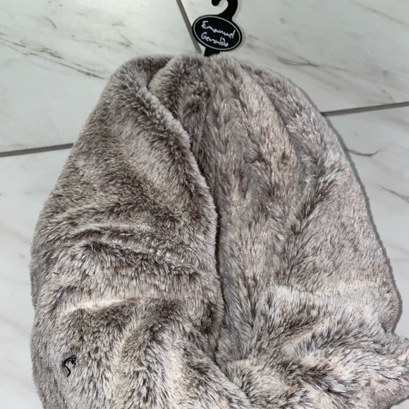 Scarf - Picture 2 of 3